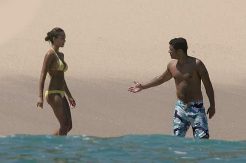 Jessica Alba sur la plage